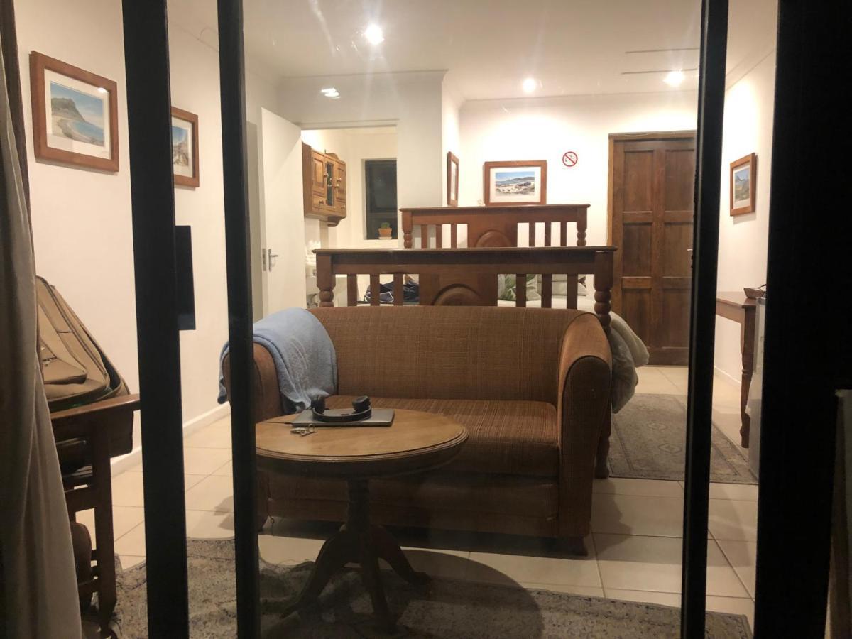 Ollava Guesthouse Simonʼs Town エクステリア 写真