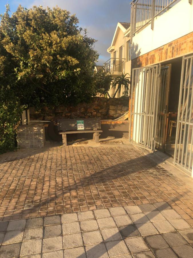 Ollava Guesthouse Simonʼs Town エクステリア 写真